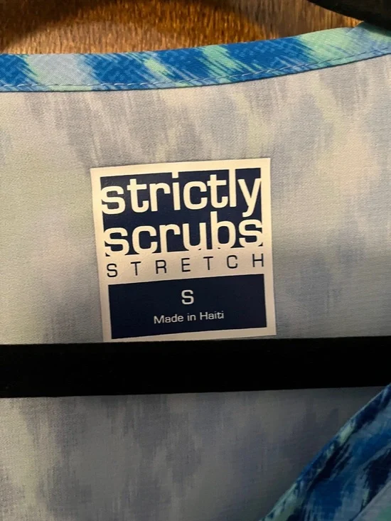 Blue-Green Printed V-Neck Scrub Top - Picture 2 of 5